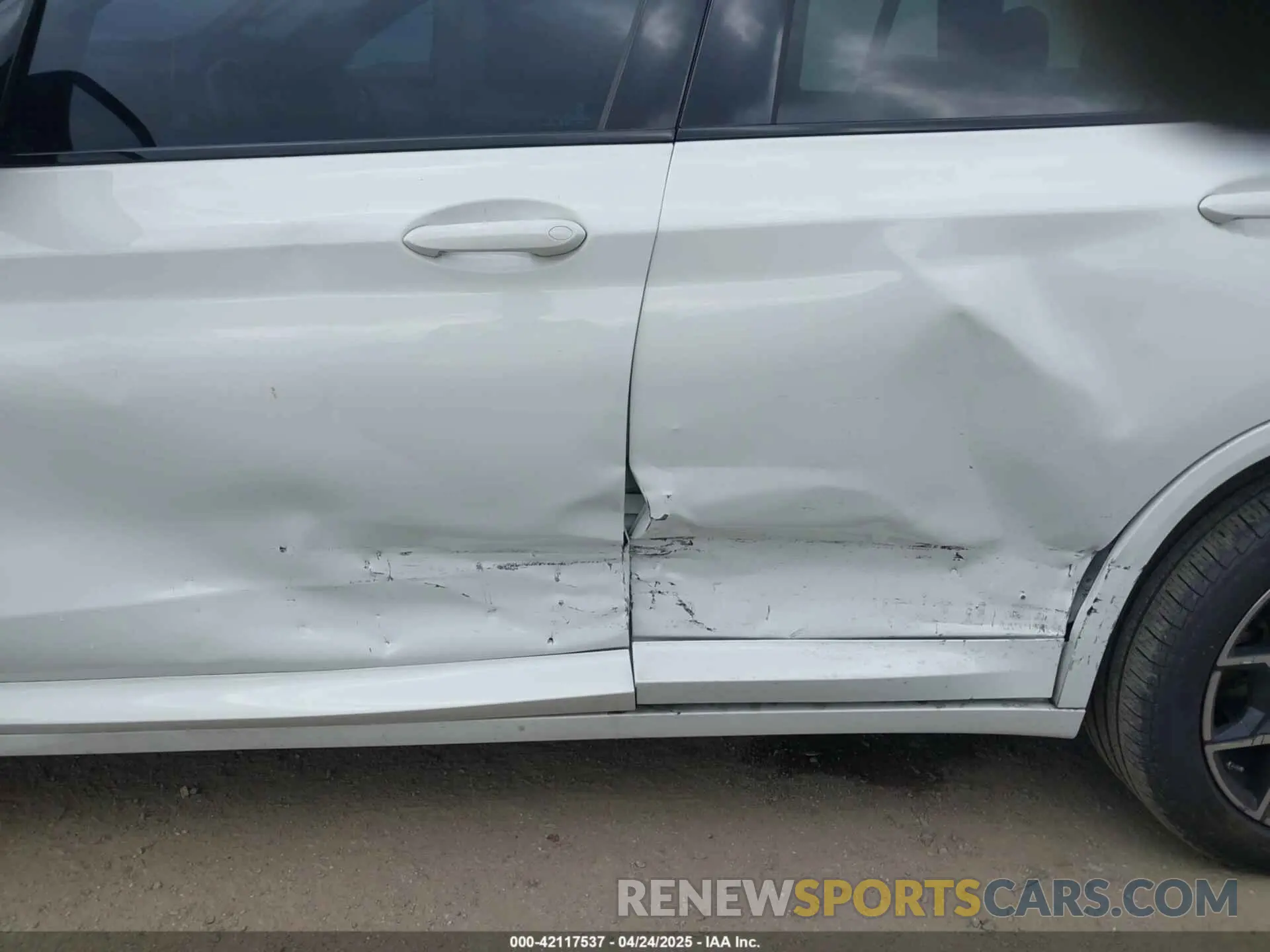 6 Photograph of a damaged car 5UX43DP06P9R32858 BMW X3 2023