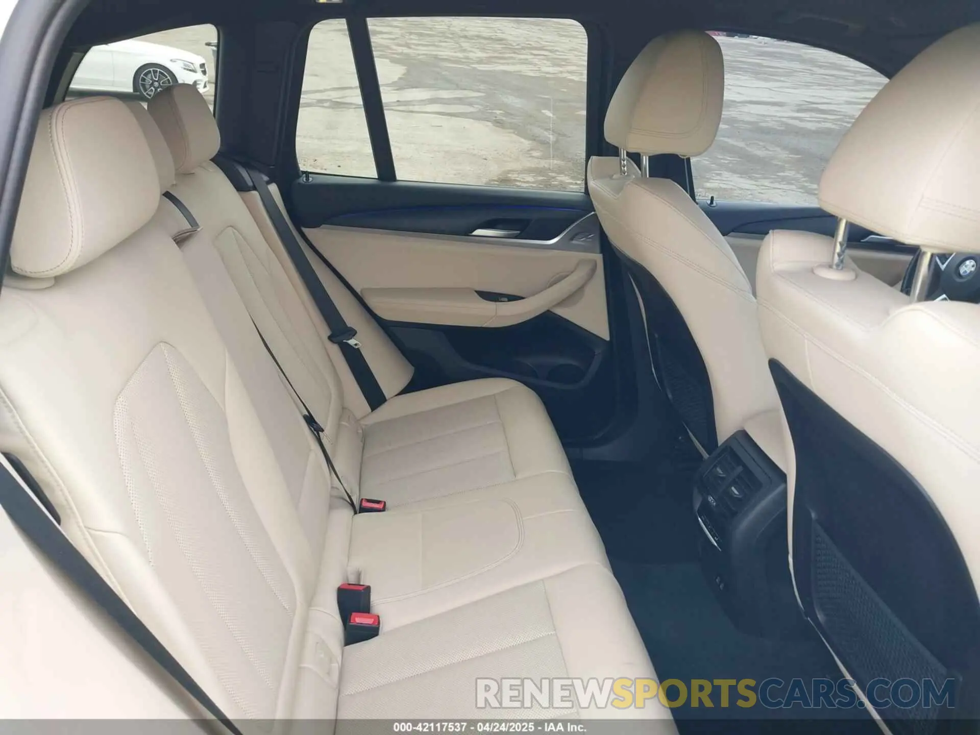 8 Photograph of a damaged car 5UX43DP06P9R32858 BMW X3 2023