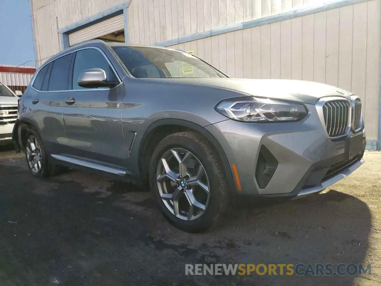 4 Photograph of a damaged car 5UX43DP06P9R39244 BMW X3 2023