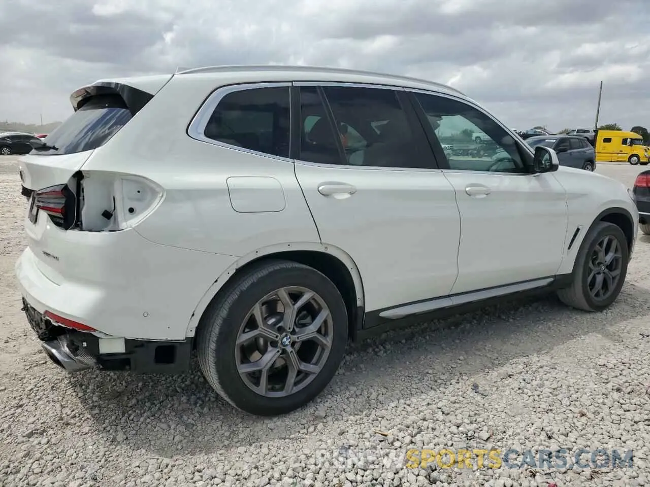 3 Photograph of a damaged car 5UX43DP06P9T04654 BMW X3 2023