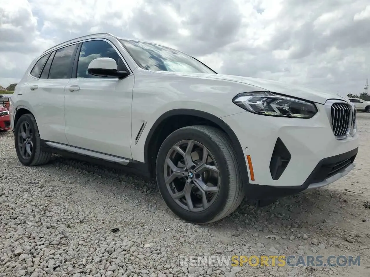 4 Photograph of a damaged car 5UX43DP06P9T04654 BMW X3 2023