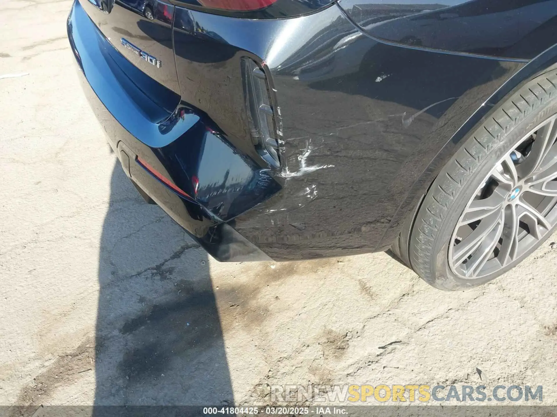 16 Photograph of a damaged car 5UX43DP08P9P10029 BMW X3 2023