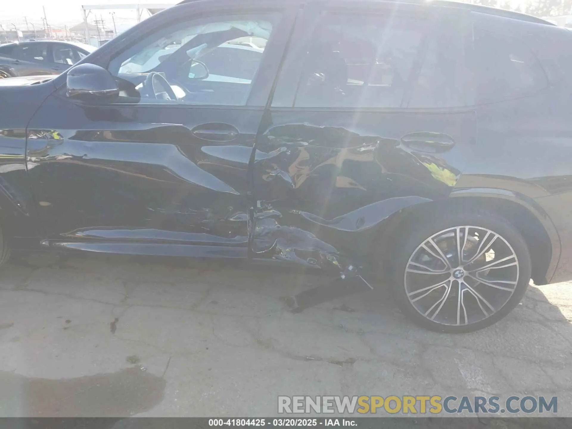 6 Photograph of a damaged car 5UX43DP08P9P10029 BMW X3 2023