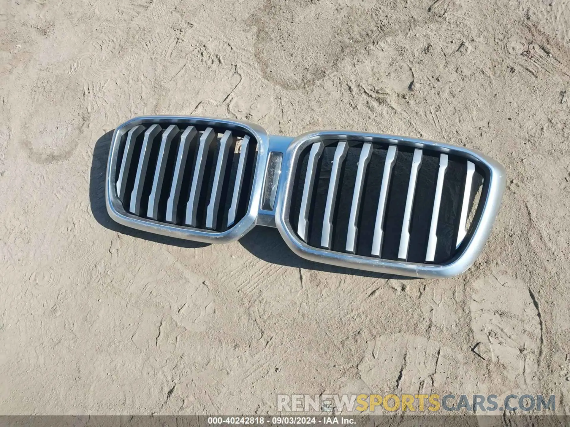 12 Photograph of a damaged car 5UX43DP08P9P10130 BMW X3 2023