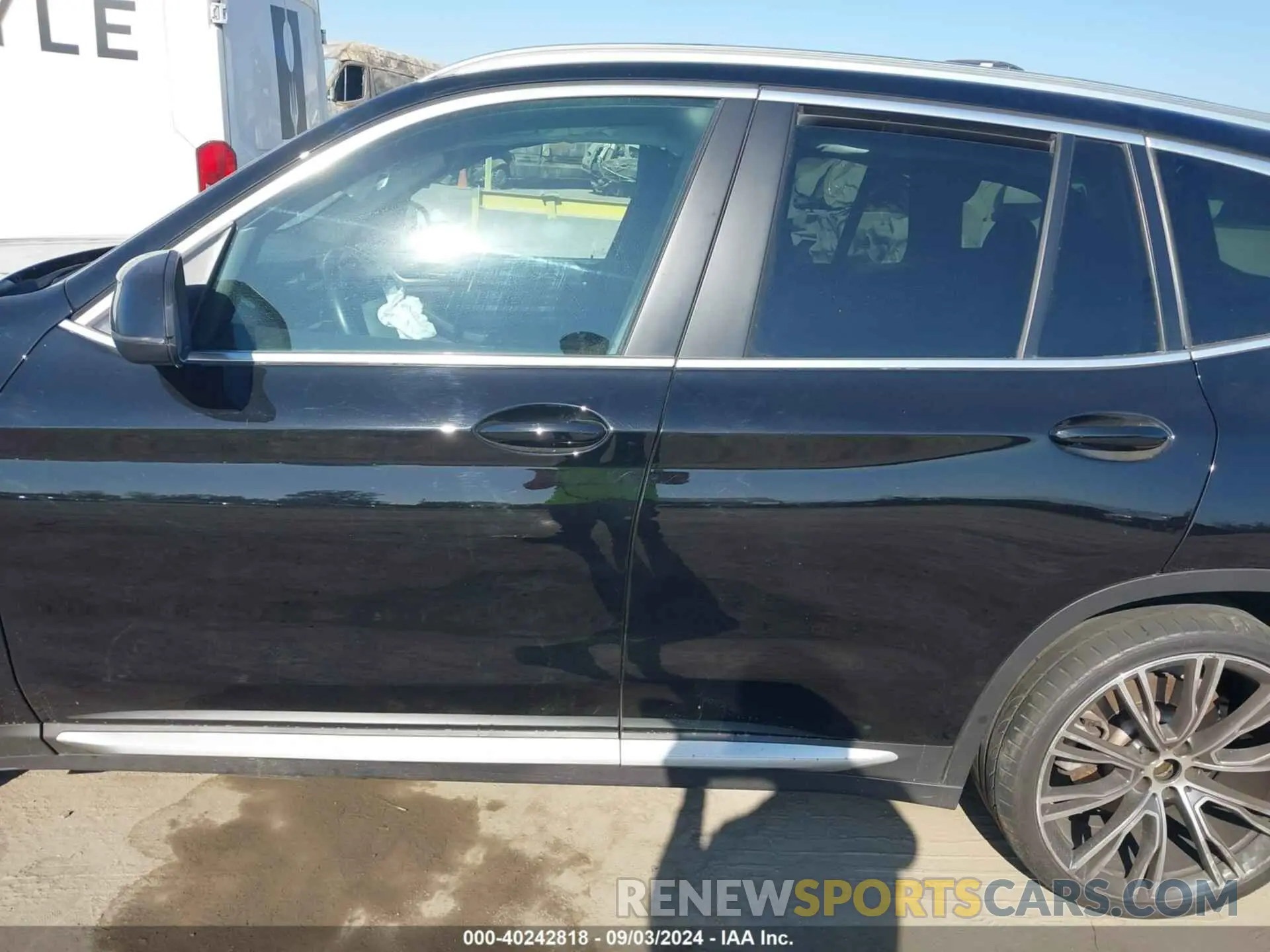 15 Photograph of a damaged car 5UX43DP08P9P10130 BMW X3 2023