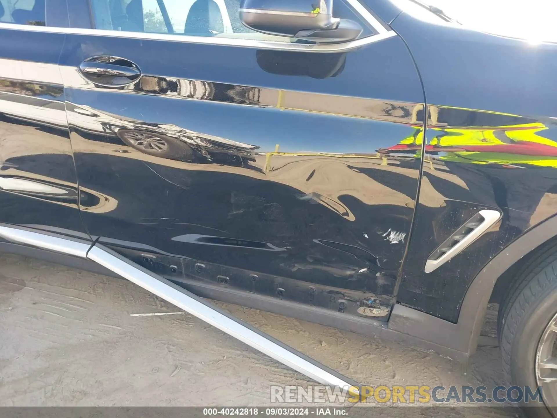 6 Photograph of a damaged car 5UX43DP08P9P10130 BMW X3 2023