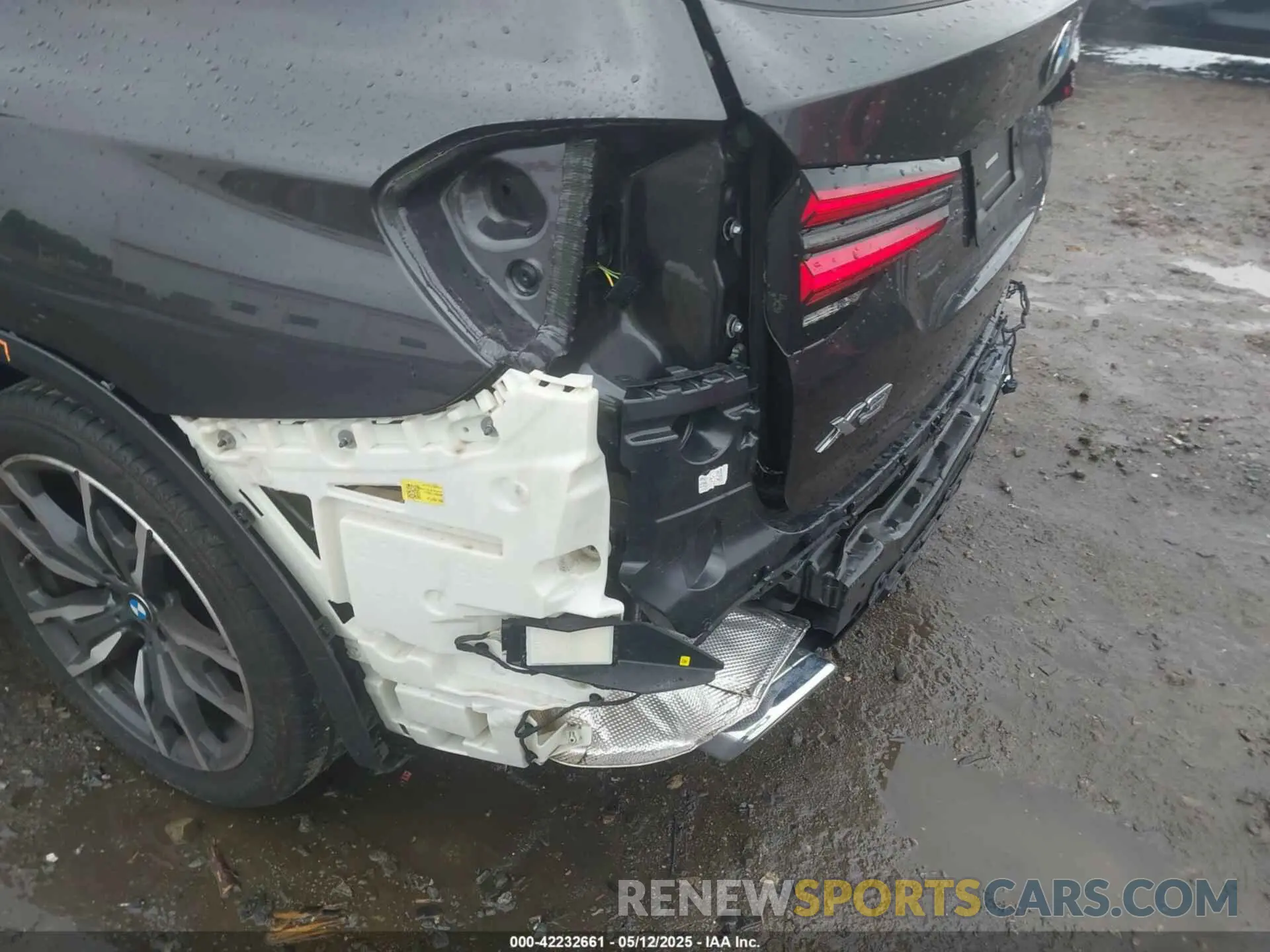 20 Photograph of a damaged car 5UX43DP08P9R46065 BMW X3 2023