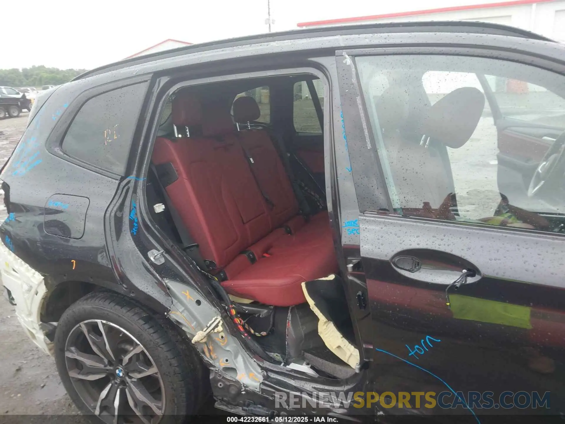 6 Photograph of a damaged car 5UX43DP08P9R46065 BMW X3 2023