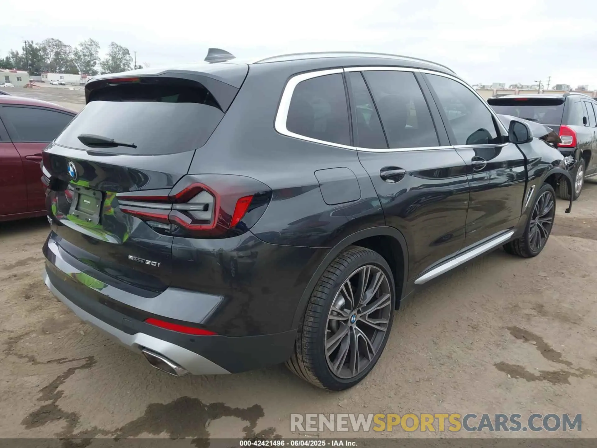 4 Photograph of a damaged car 5UX43DP08P9R73430 BMW X3 2023