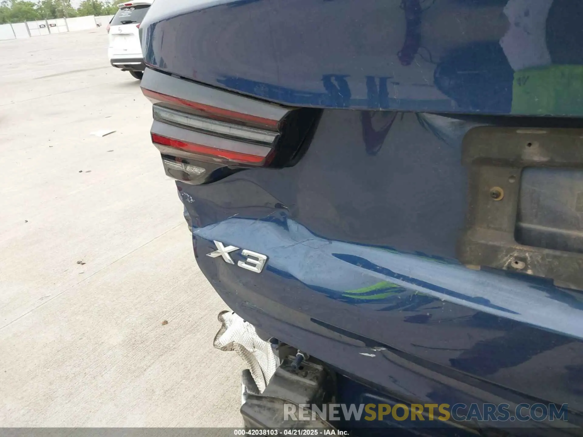 19 Photograph of a damaged car 5UX43DP09P9N67012 BMW X3 2023