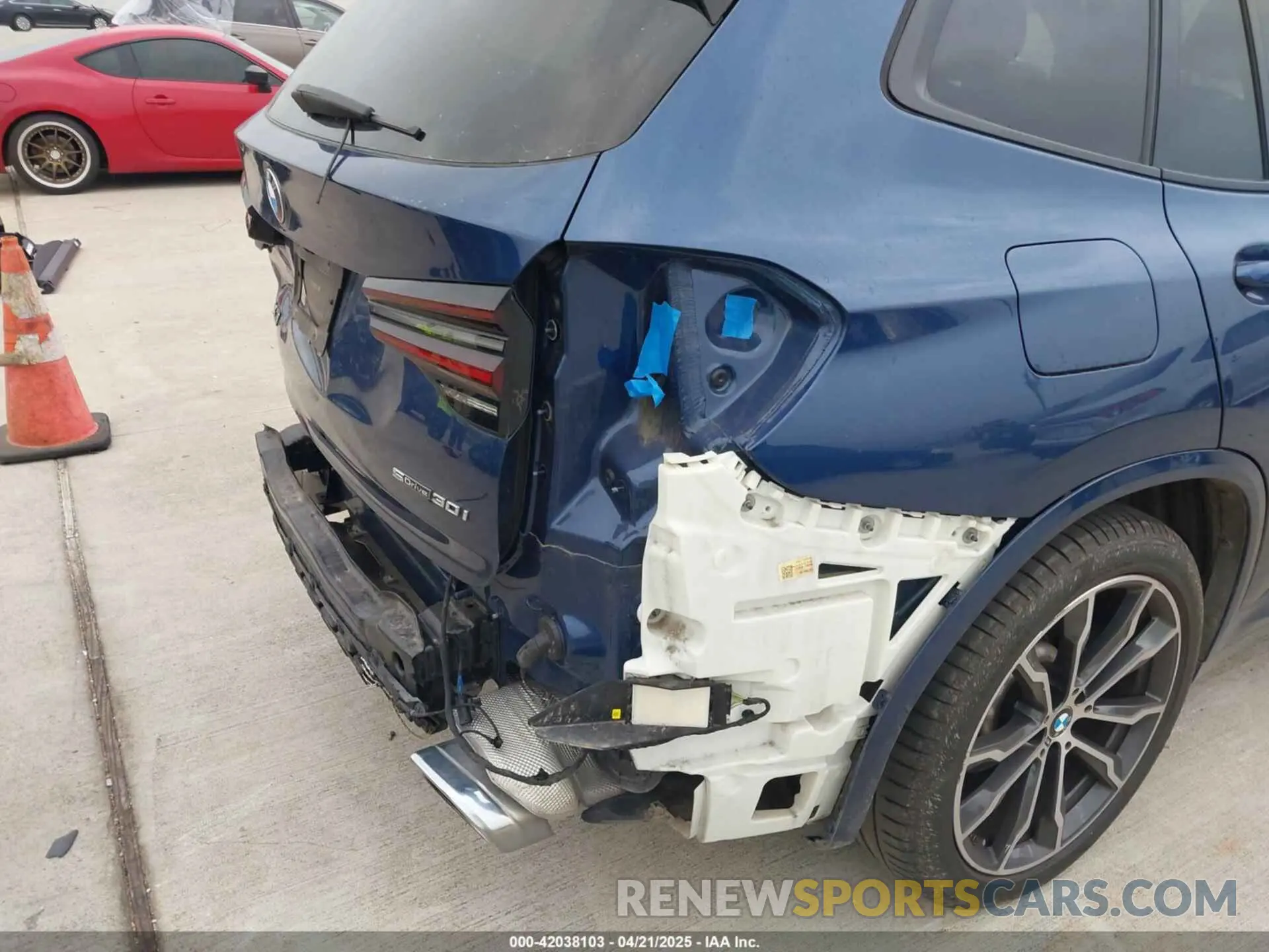 20 Photograph of a damaged car 5UX43DP09P9N67012 BMW X3 2023