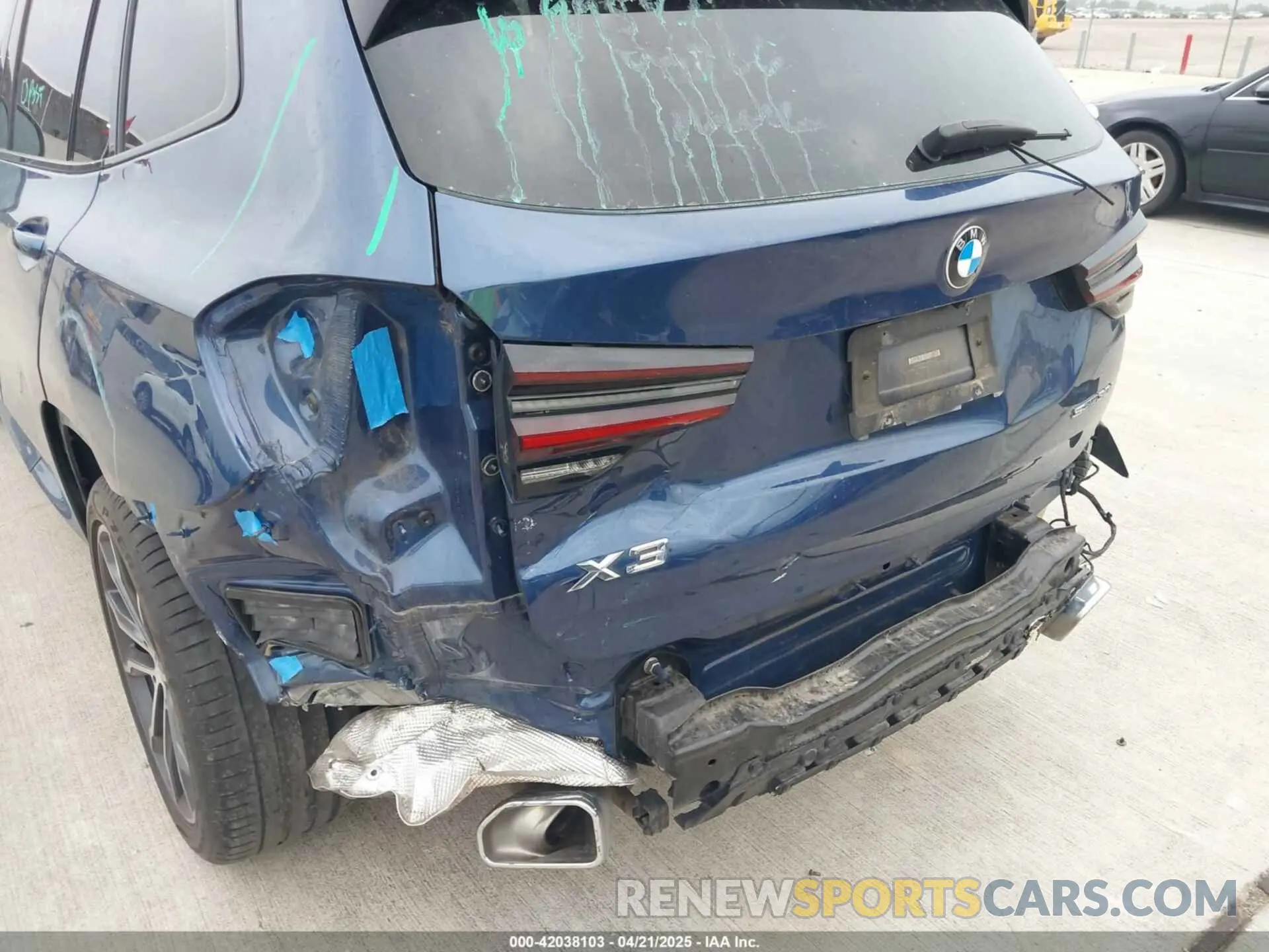 6 Photograph of a damaged car 5UX43DP09P9N67012 BMW X3 2023
