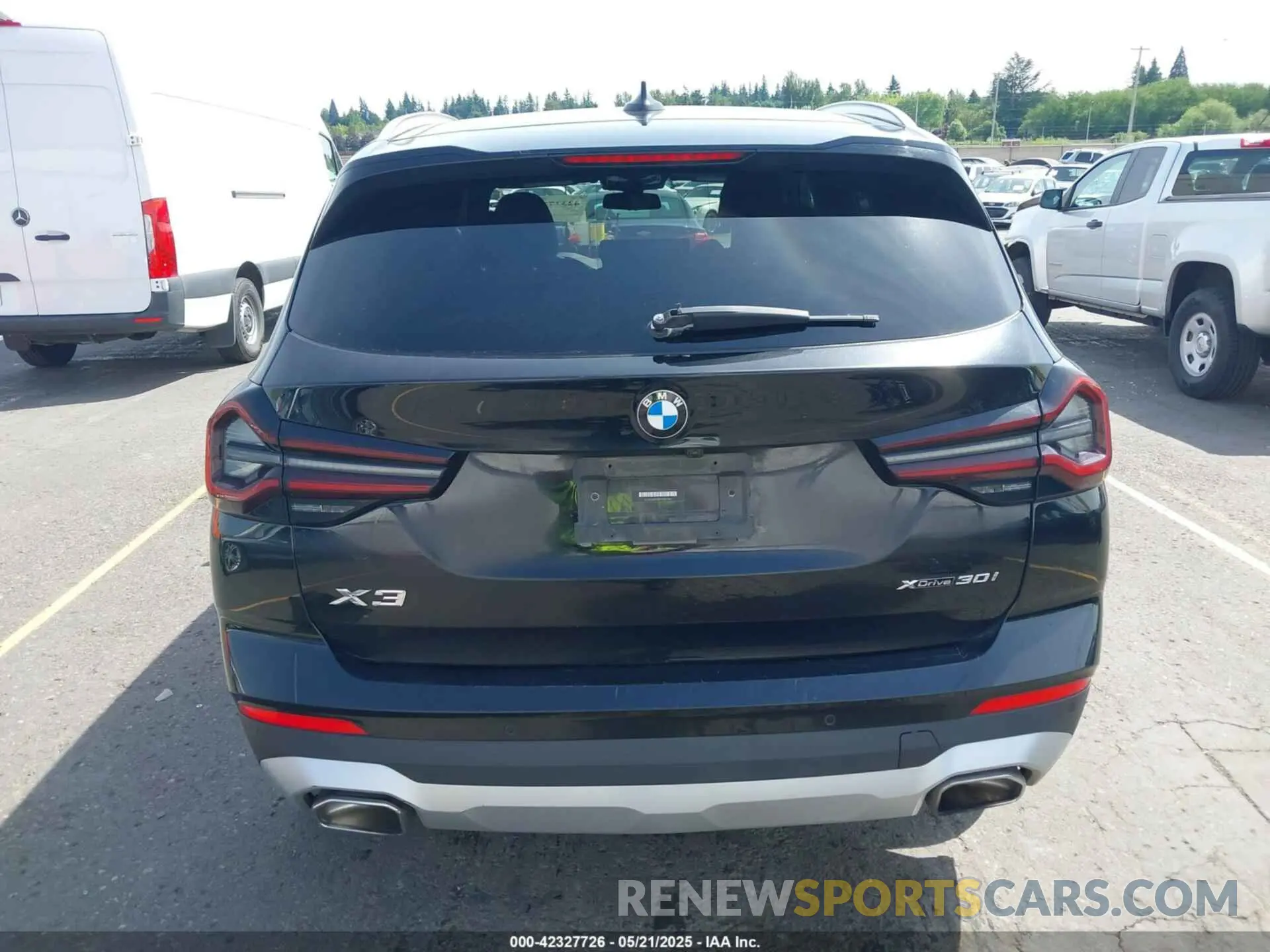 17 Photograph of a damaged car 5UX53DP00P9R81784 BMW X3 2023