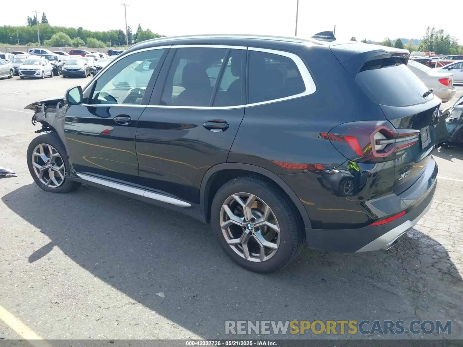 3 Photograph of a damaged car 5UX53DP00P9R81784 BMW X3 2023