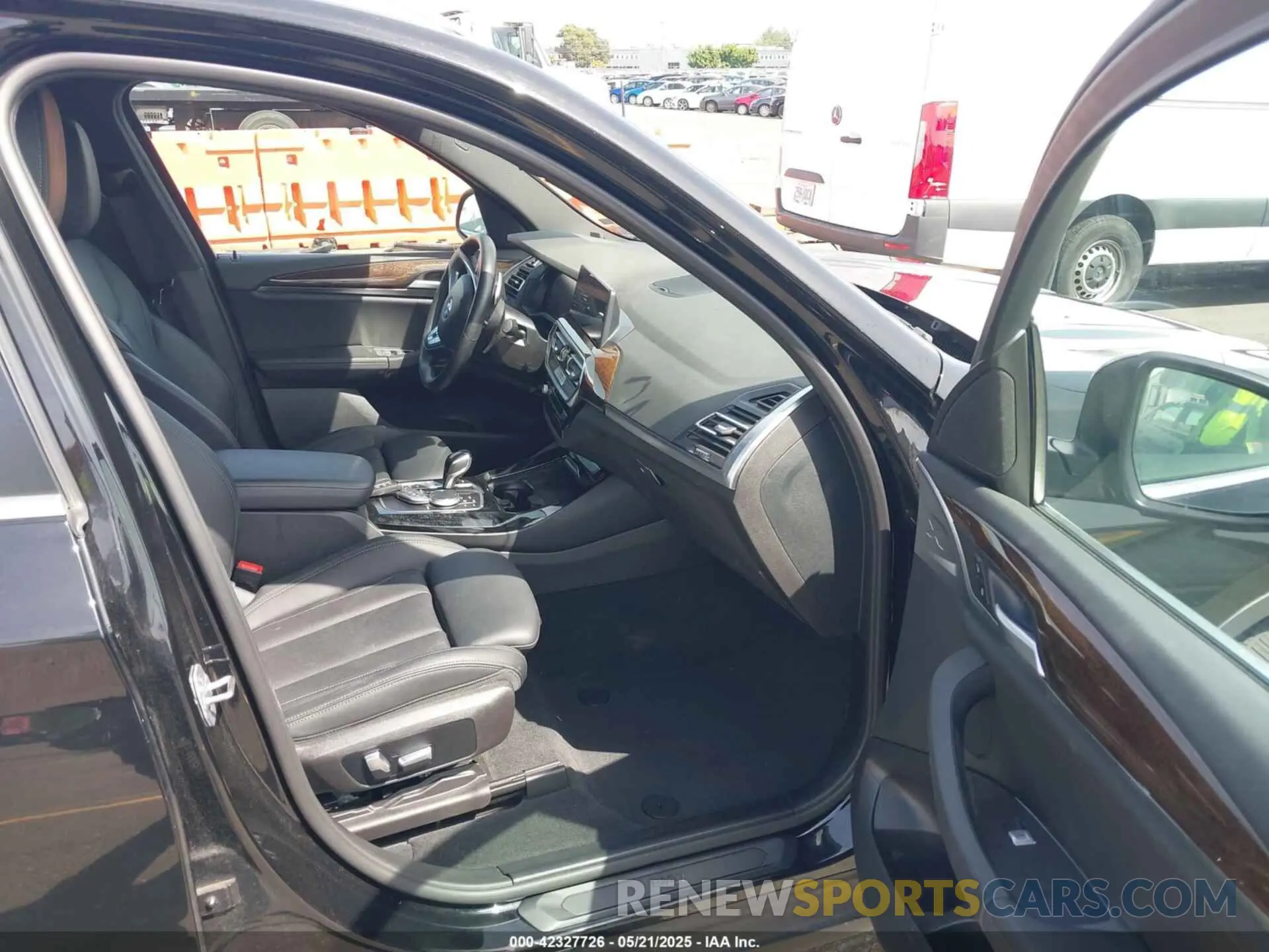 5 Photograph of a damaged car 5UX53DP00P9R81784 BMW X3 2023