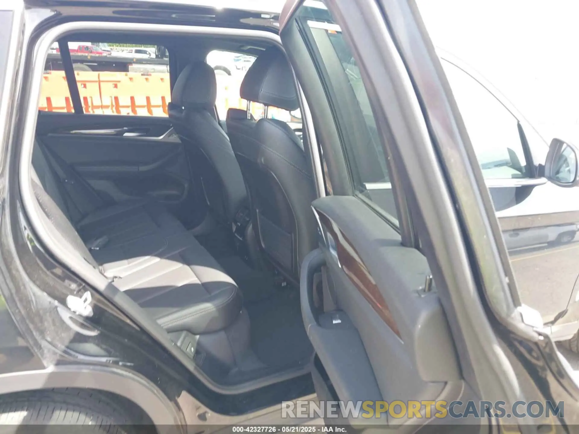 8 Photograph of a damaged car 5UX53DP00P9R81784 BMW X3 2023