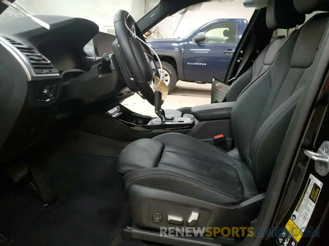 7 Photograph of a damaged car 5UX53DP00P9S71445 BMW X3 2023