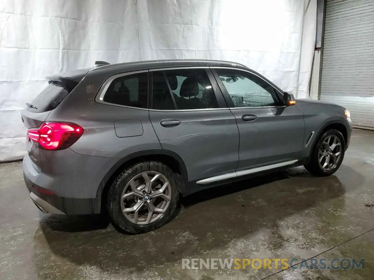 3 Photograph of a damaged car 5UX53DP01P9R75587 BMW X3 2023