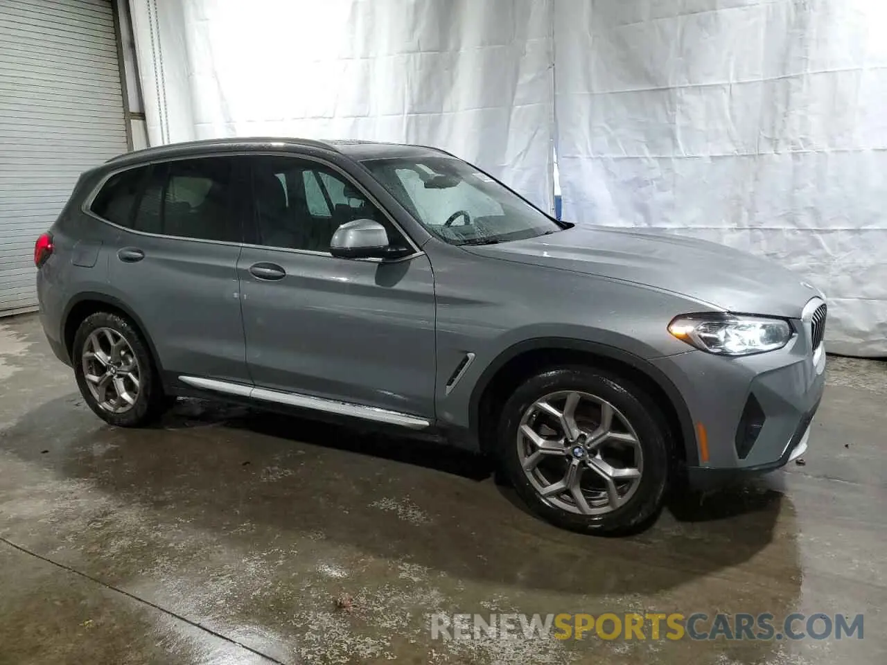 4 Photograph of a damaged car 5UX53DP01P9R75587 BMW X3 2023