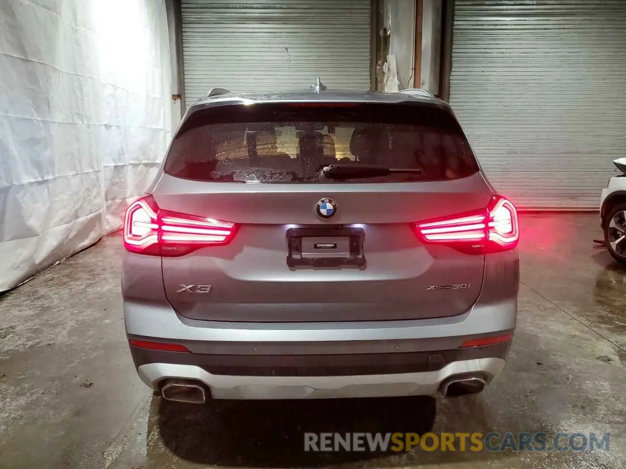 6 Photograph of a damaged car 5UX53DP01P9R75587 BMW X3 2023