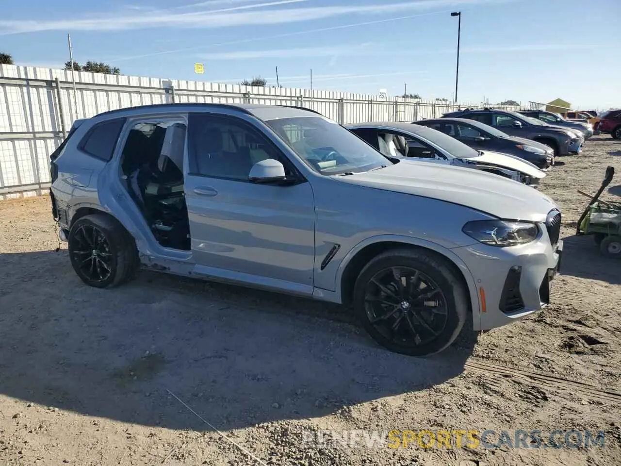 4 Photograph of a damaged car 5UX53DP01P9S04904 BMW X3 2023