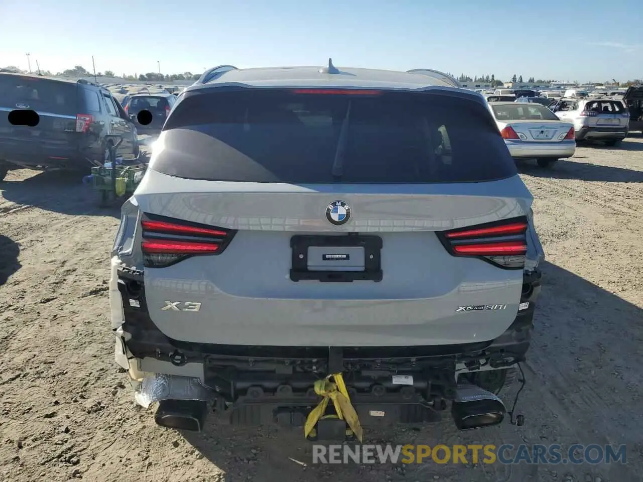 6 Photograph of a damaged car 5UX53DP01P9S04904 BMW X3 2023