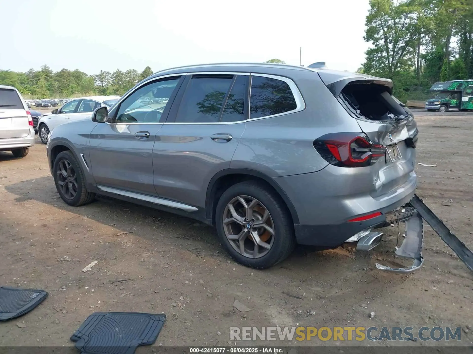 14 Photograph of a damaged car 5UX53DP01P9S20486 BMW X3 2023
