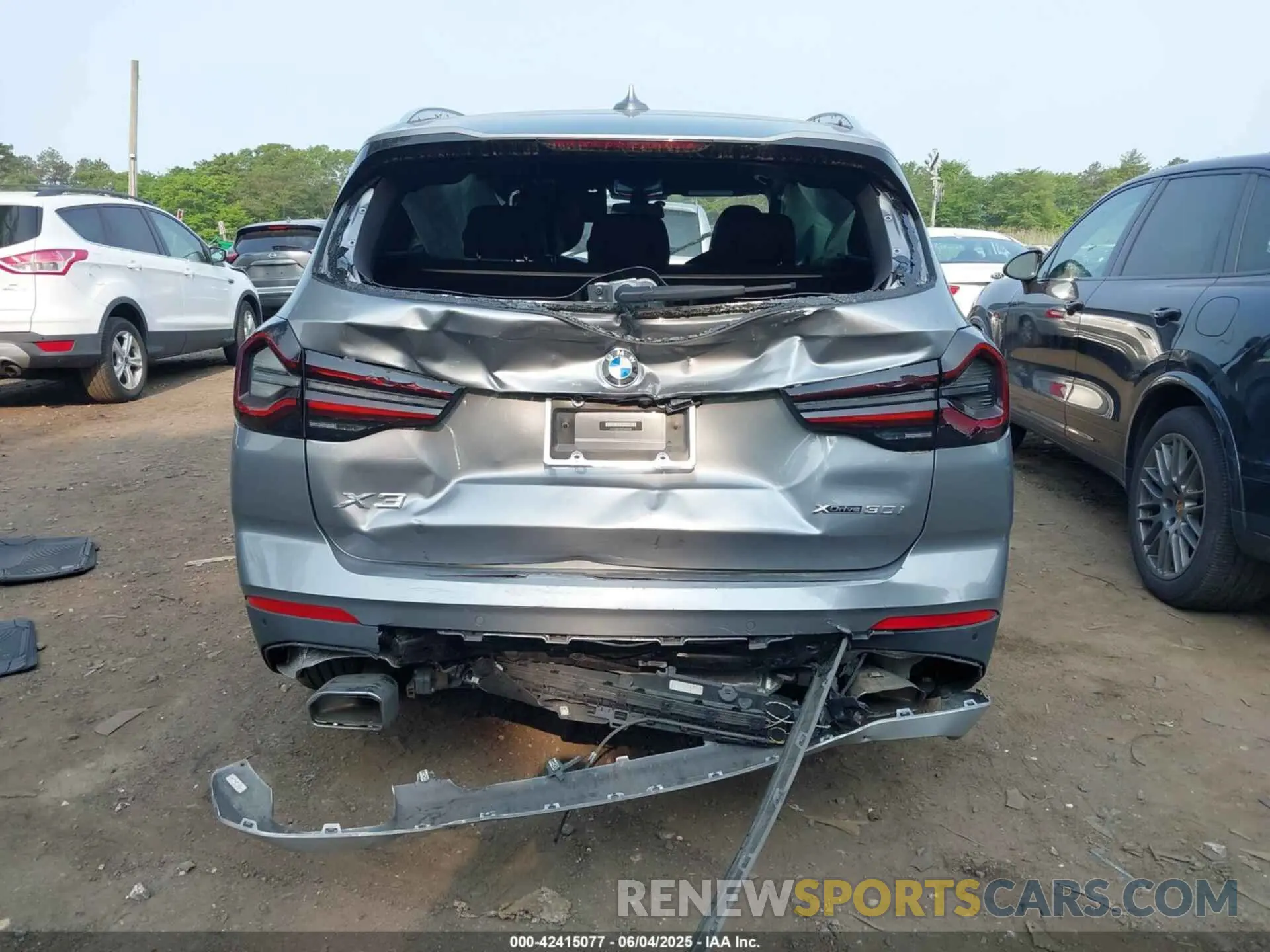 16 Photograph of a damaged car 5UX53DP01P9S20486 BMW X3 2023