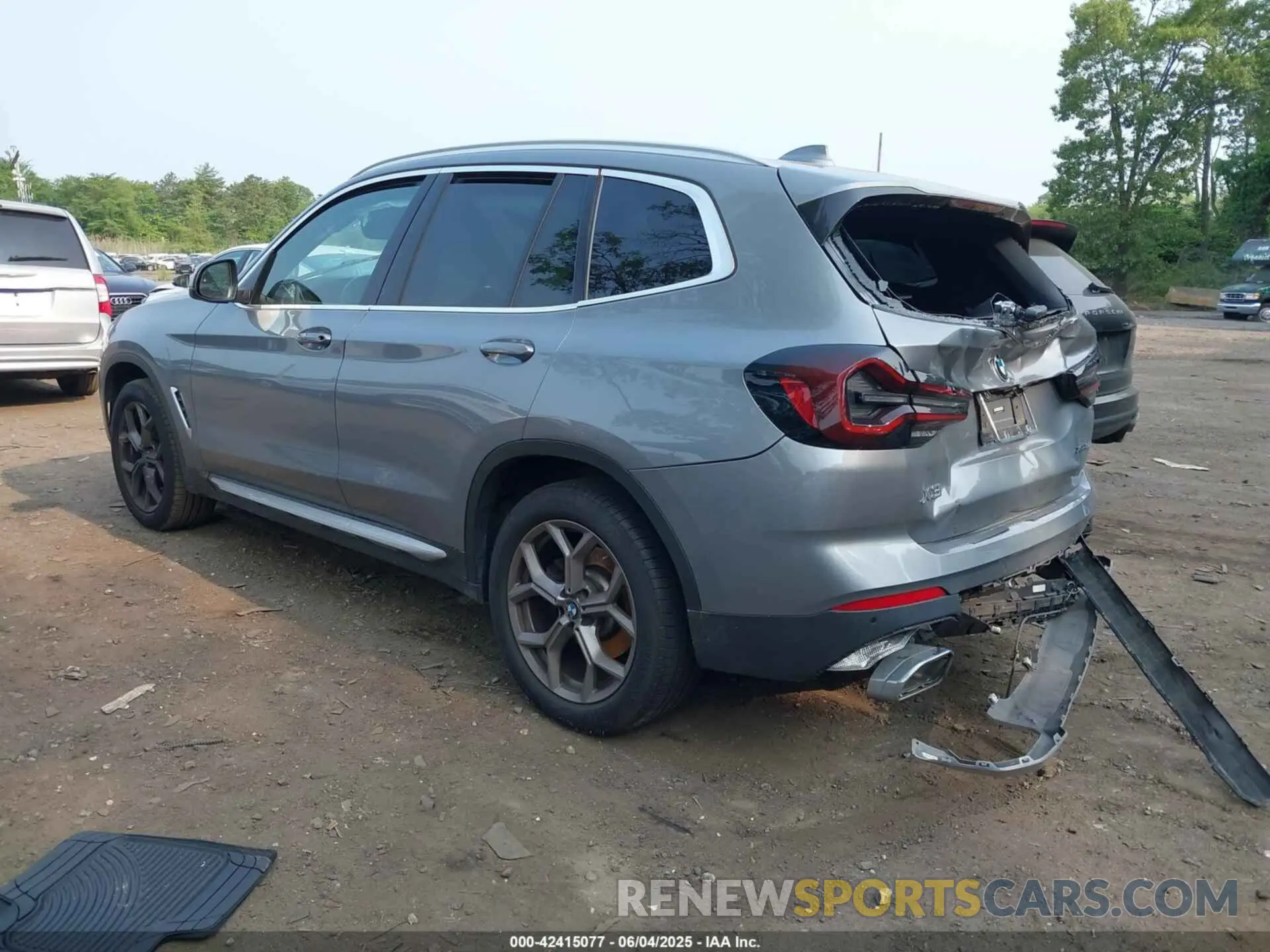 3 Photograph of a damaged car 5UX53DP01P9S20486 BMW X3 2023
