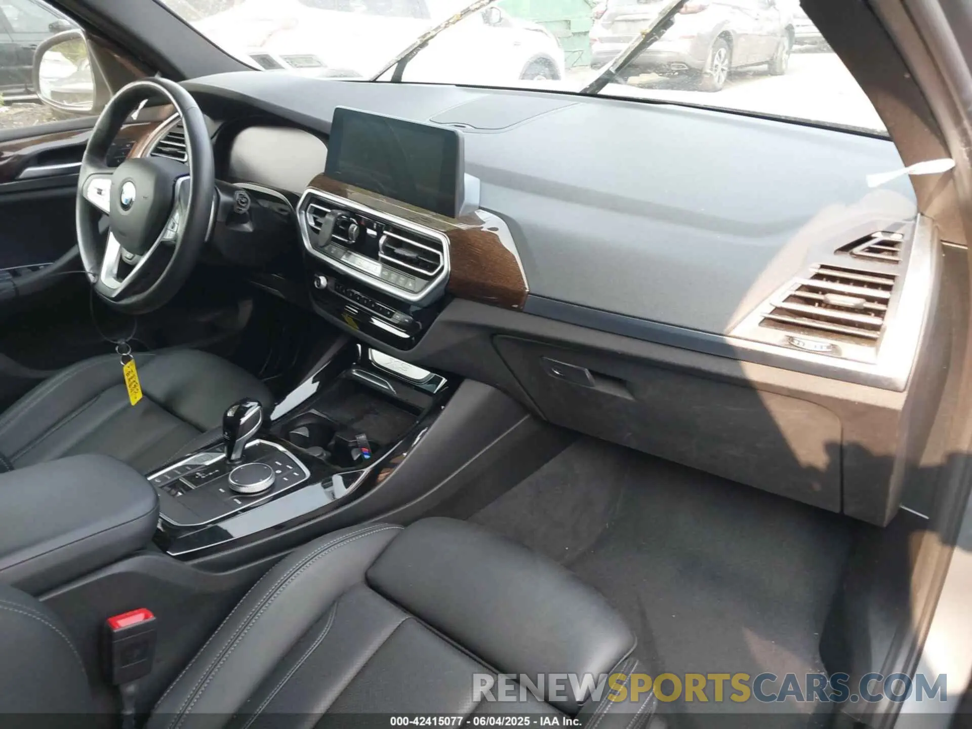 5 Photograph of a damaged car 5UX53DP01P9S20486 BMW X3 2023