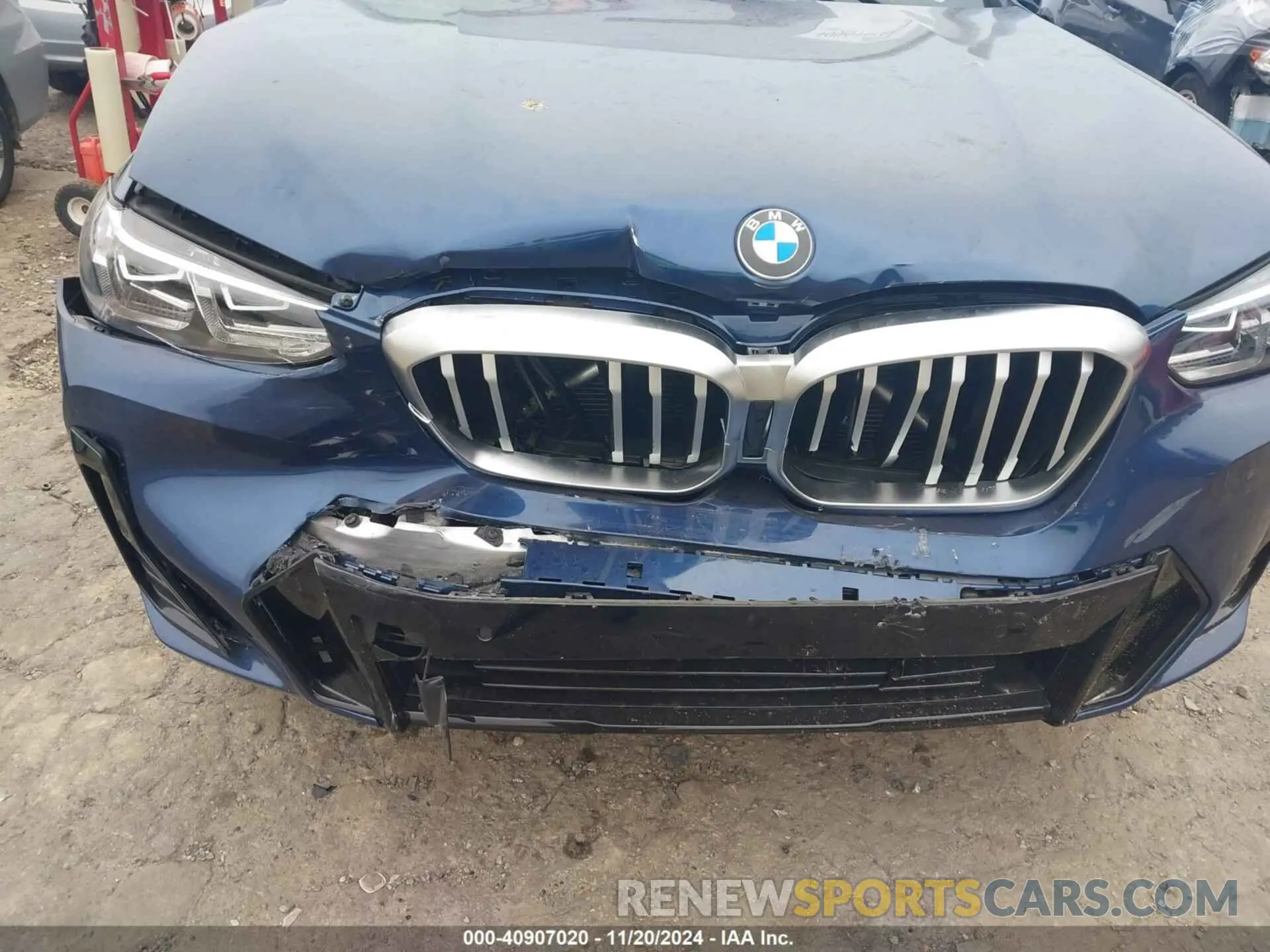 17 Photograph of a damaged car 5UX53DP02P9P18230 BMW X3 2023