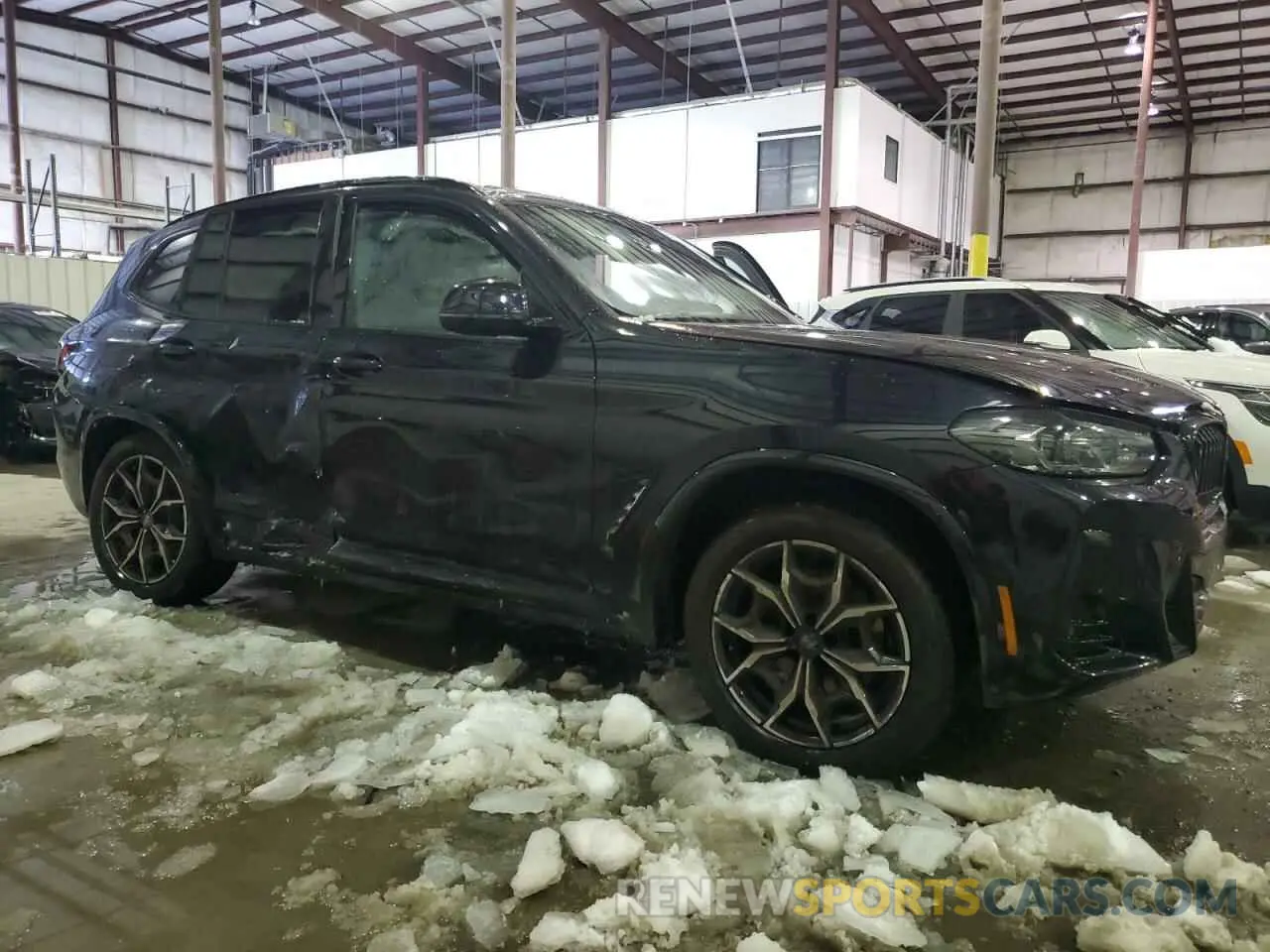 4 Photograph of a damaged car 5UX53DP02P9R65831 BMW X3 2023