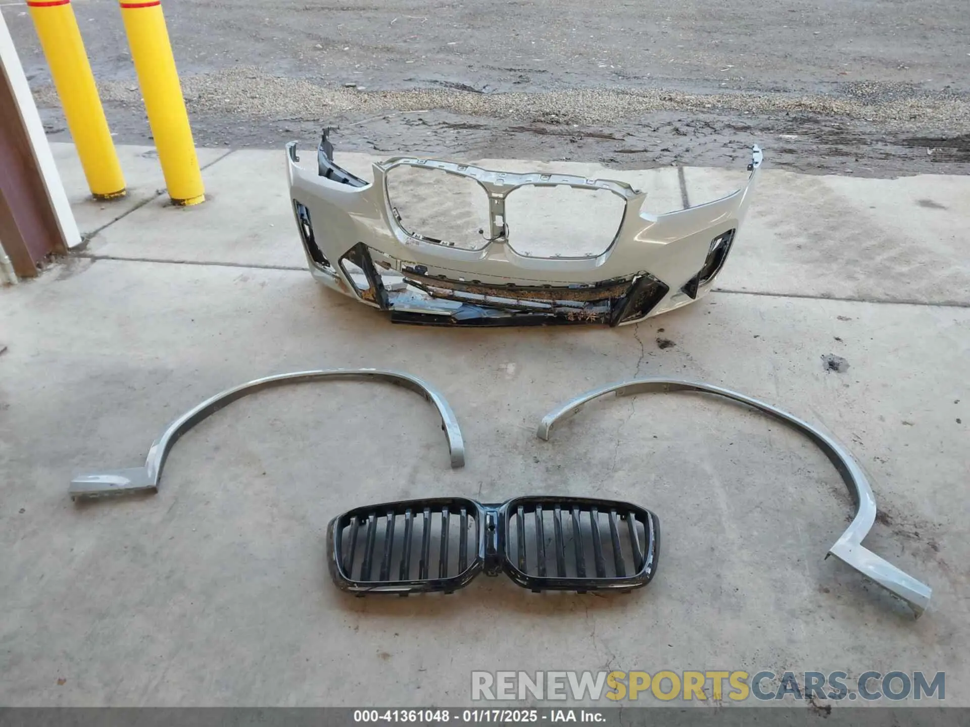 12 Photograph of a damaged car 5UX53DP04P9N97930 BMW X3 2023
