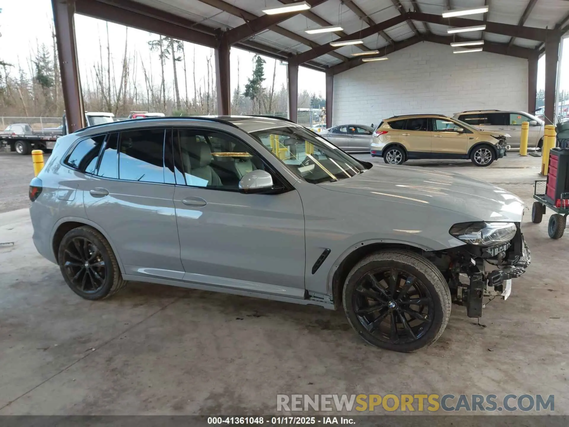 14 Photograph of a damaged car 5UX53DP04P9N97930 BMW X3 2023