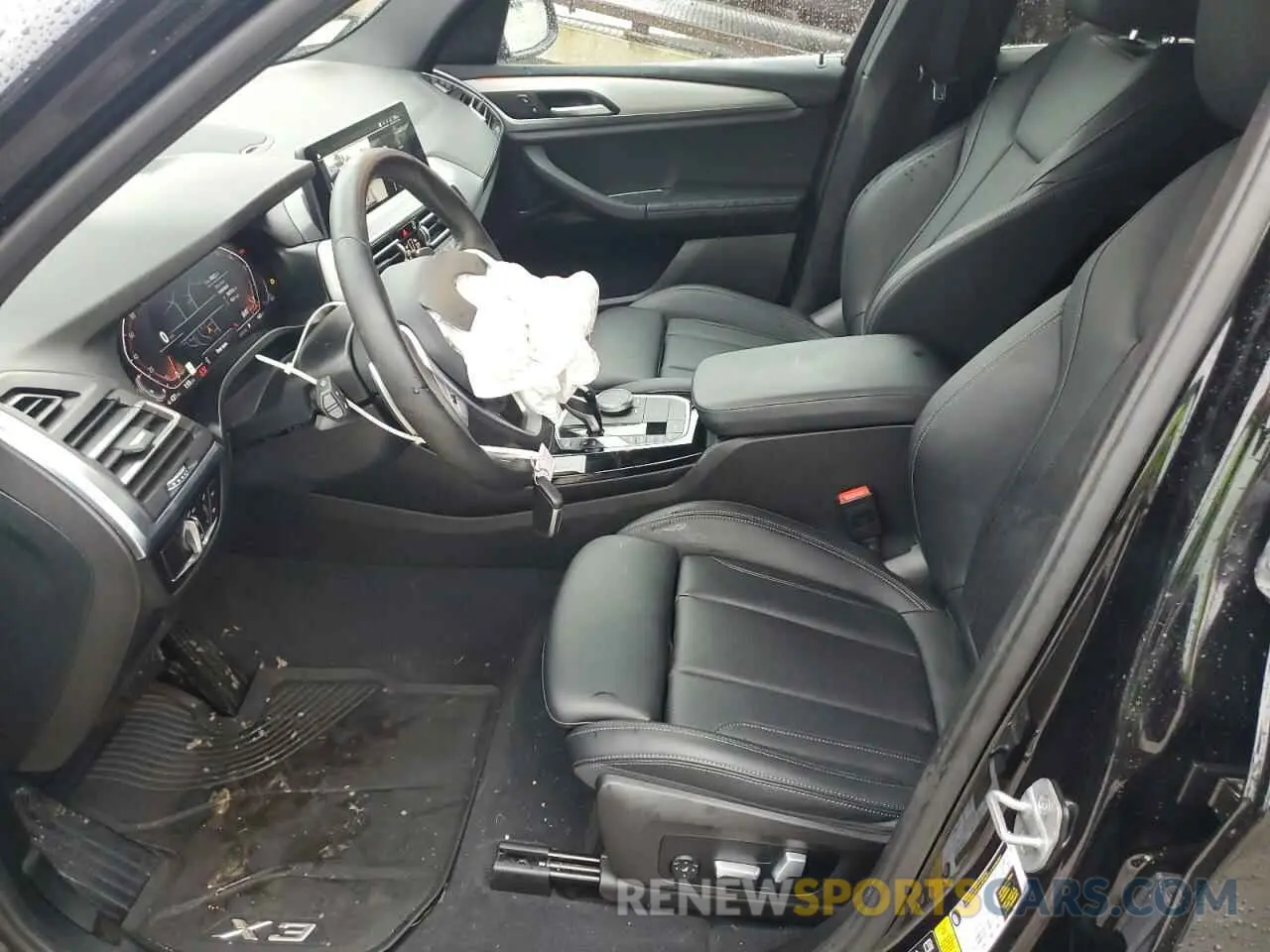 7 Photograph of a damaged car 5UX53DP04P9P42500 BMW X3 2023