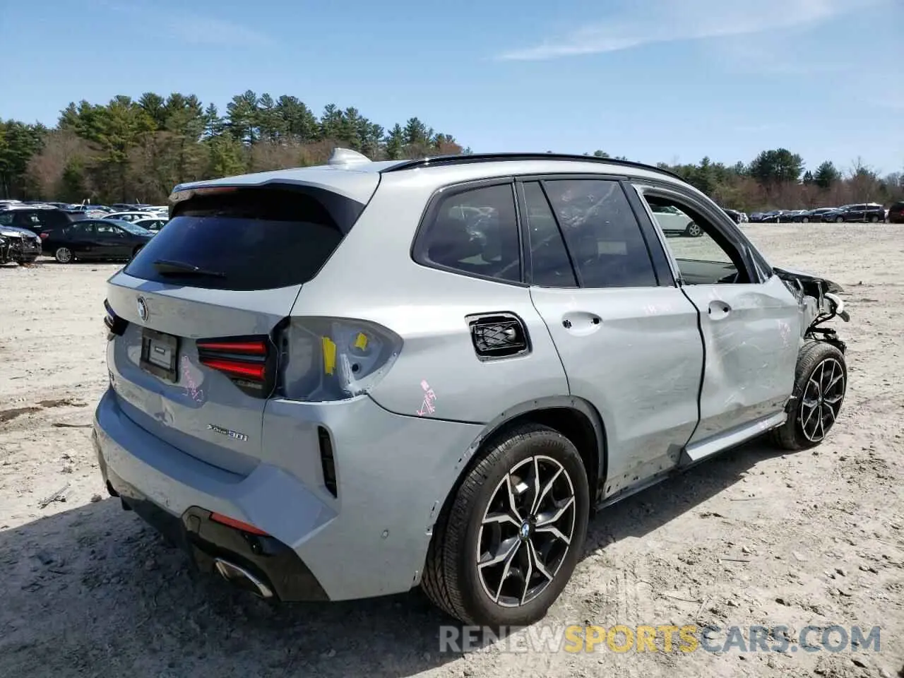 3 Photograph of a damaged car 5UX53DP04P9P91065 BMW X3 2023