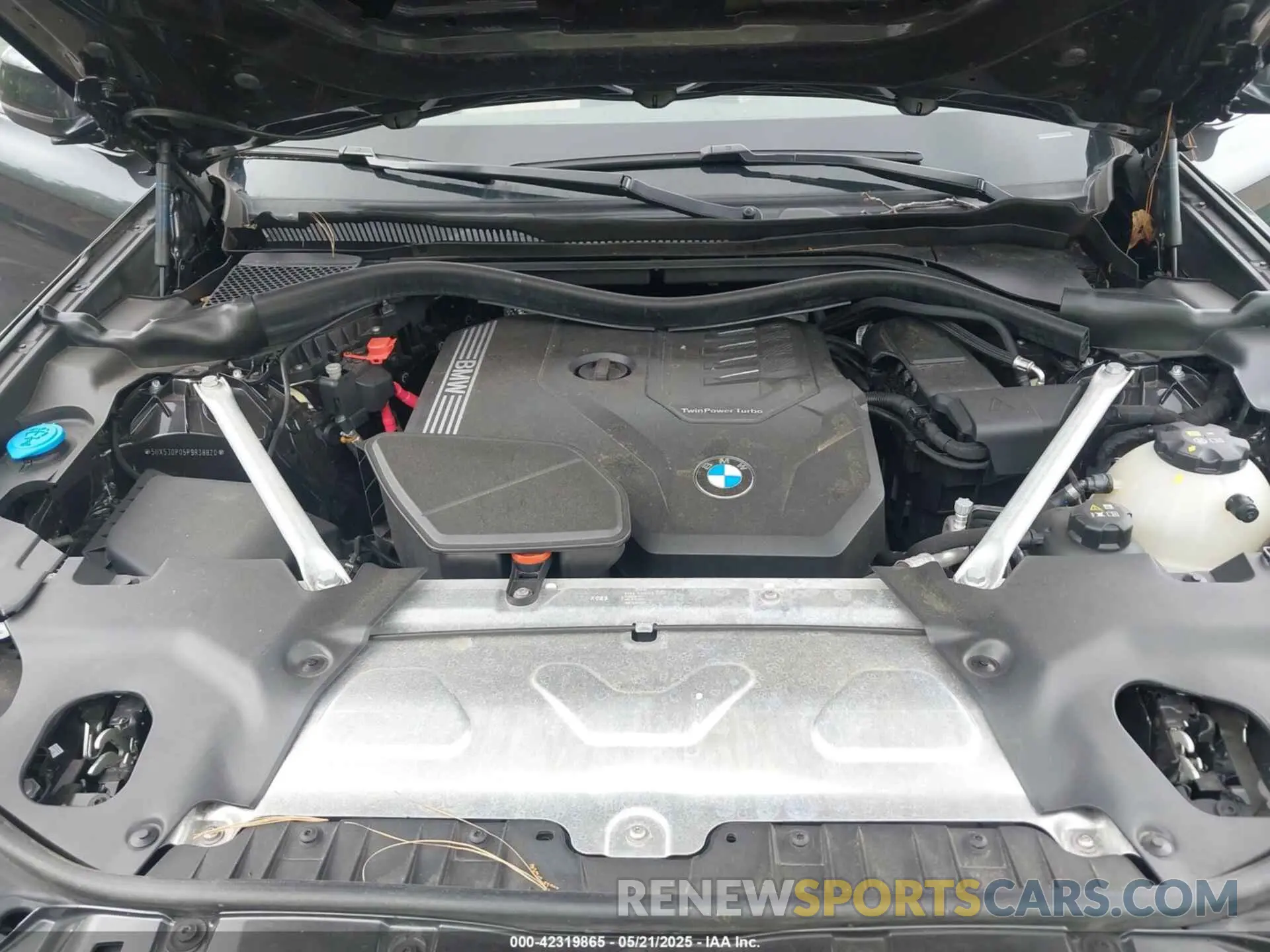 10 Photograph of a damaged car 5UX53DP05P9R38820 BMW X3 2023