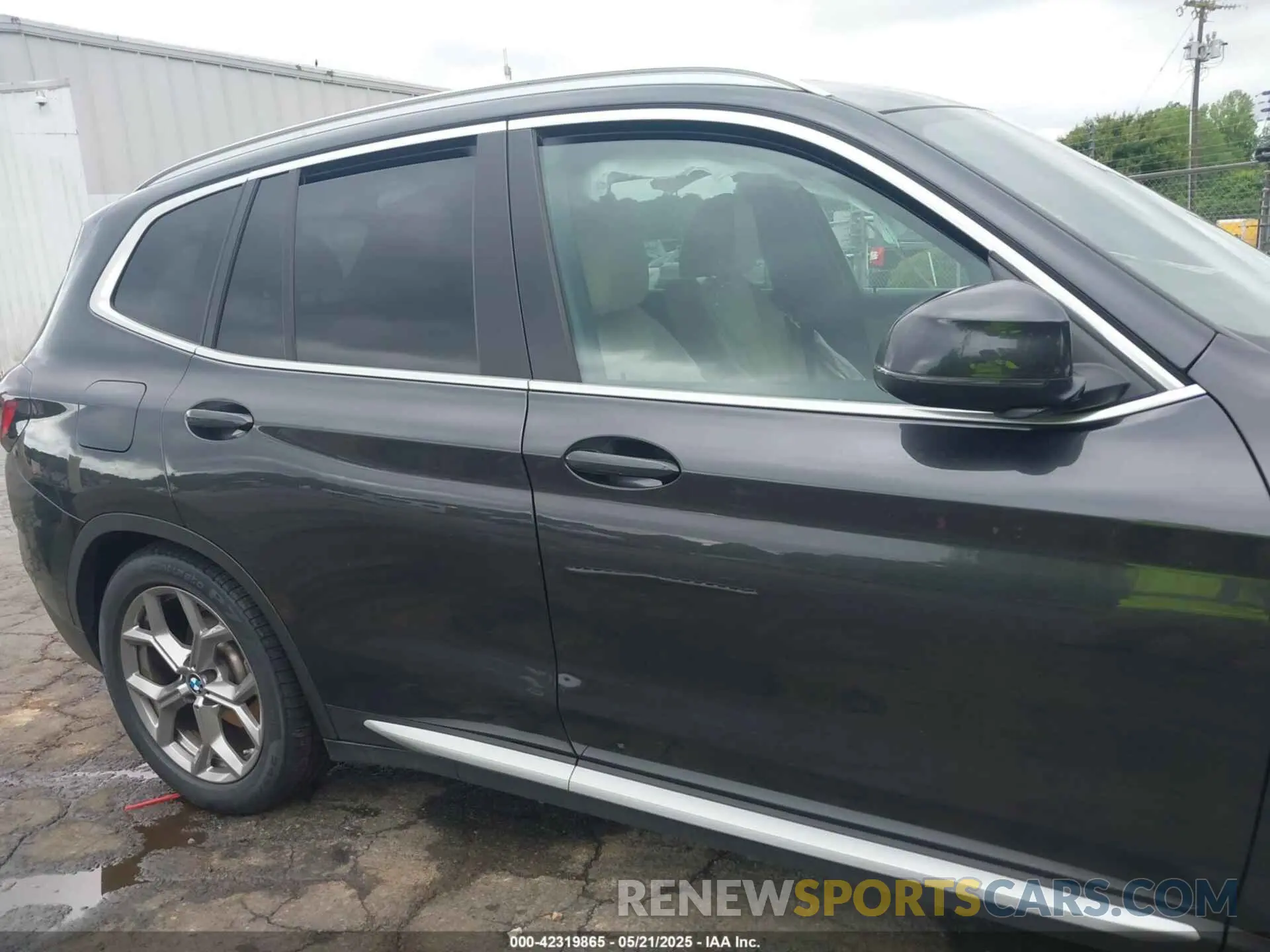 13 Photograph of a damaged car 5UX53DP05P9R38820 BMW X3 2023