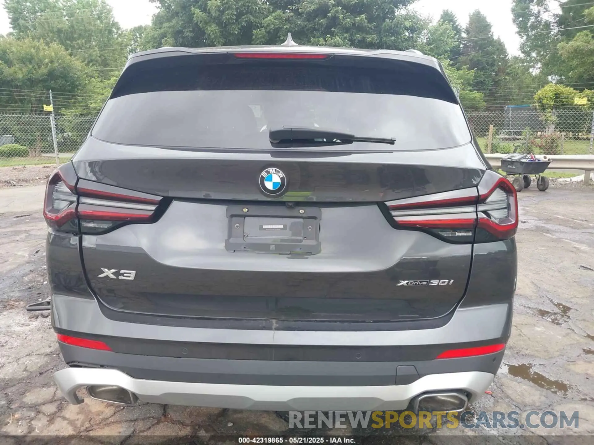 16 Photograph of a damaged car 5UX53DP05P9R38820 BMW X3 2023