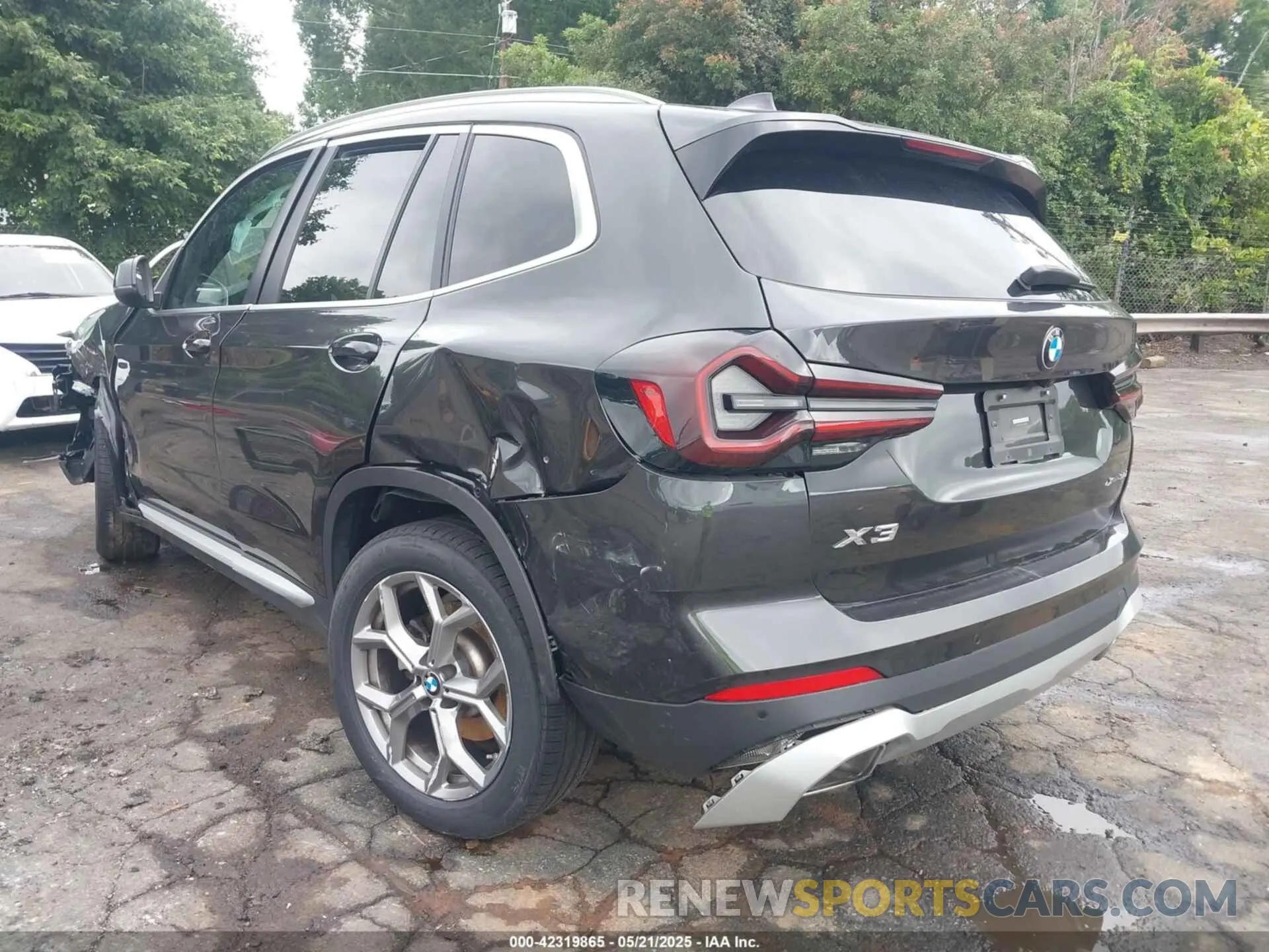 3 Photograph of a damaged car 5UX53DP05P9R38820 BMW X3 2023