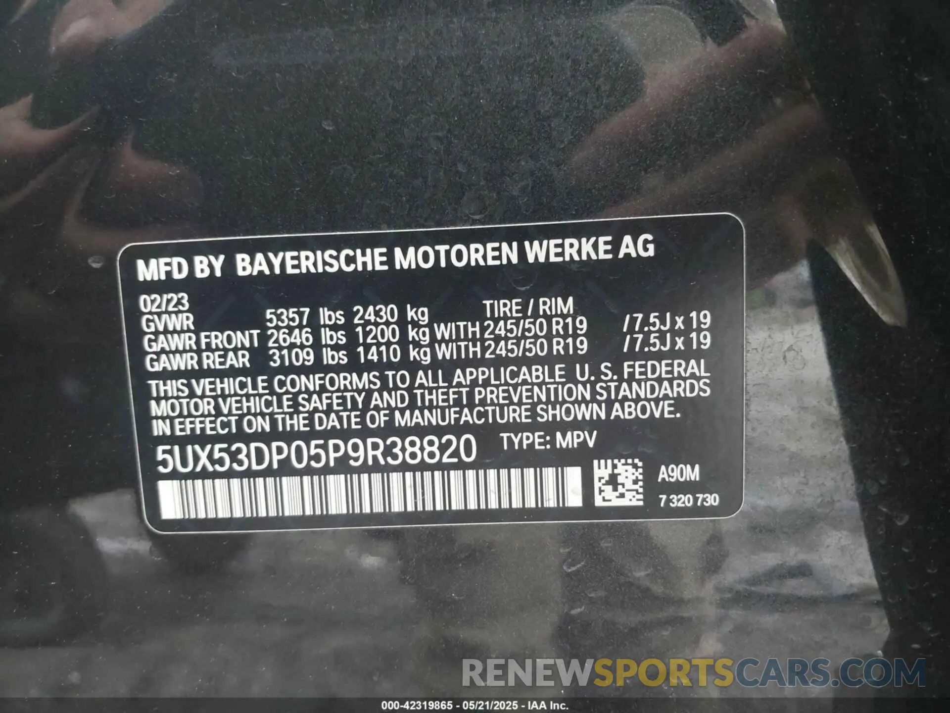 9 Photograph of a damaged car 5UX53DP05P9R38820 BMW X3 2023