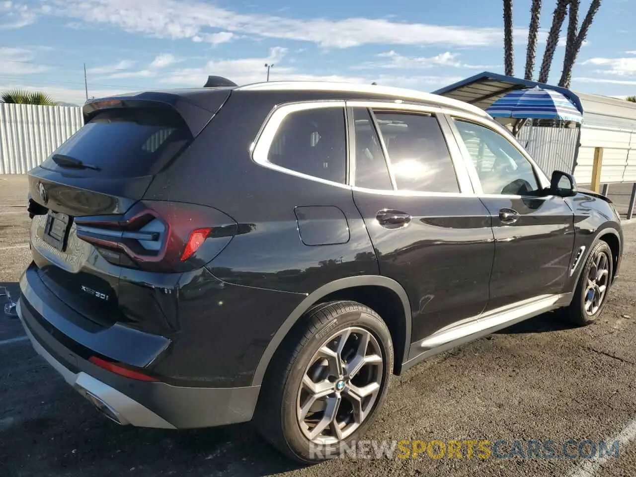 3 Photograph of a damaged car 5UX53DP06P9N75816 BMW X3 2023