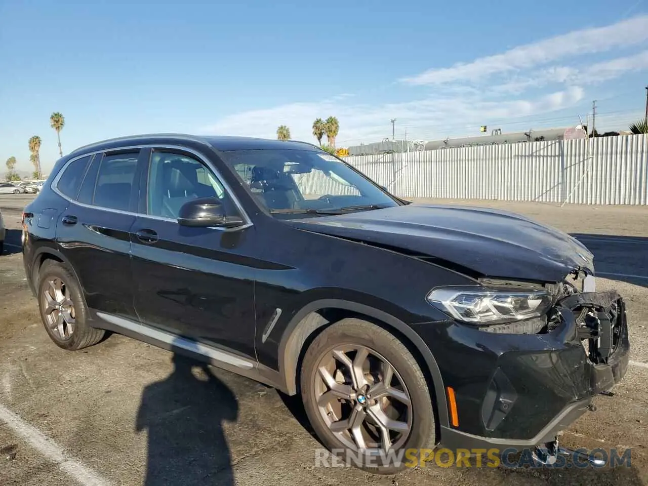 4 Photograph of a damaged car 5UX53DP06P9N75816 BMW X3 2023