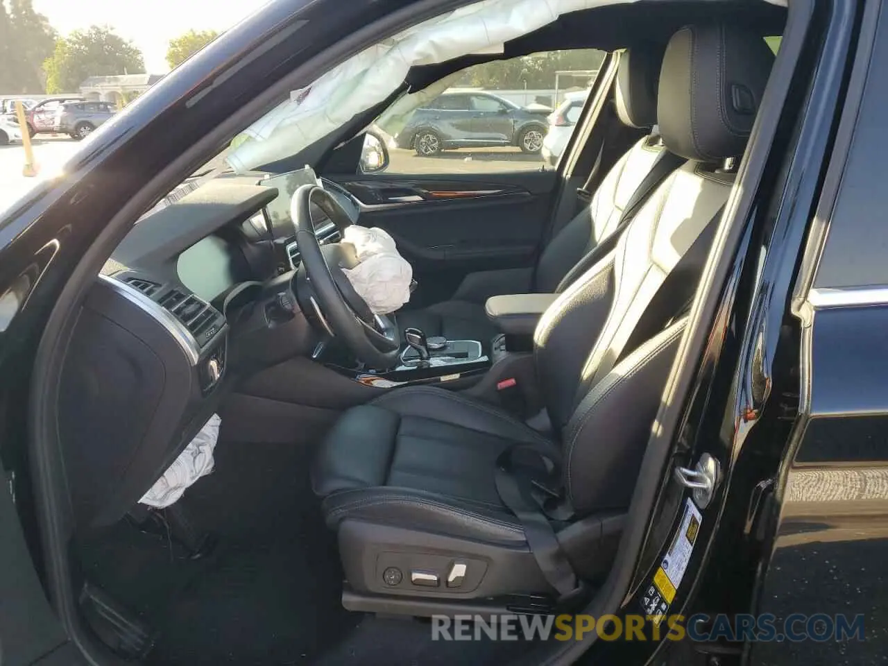 7 Photograph of a damaged car 5UX53DP06P9N75816 BMW X3 2023