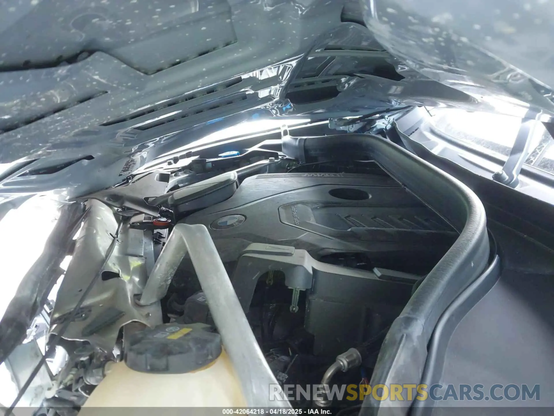 10 Photograph of a damaged car 5UX53DP06P9P05626 BMW X3 2023