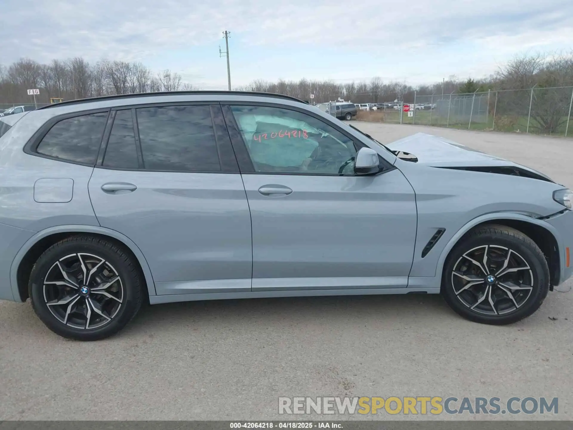 13 Photograph of a damaged car 5UX53DP06P9P05626 BMW X3 2023
