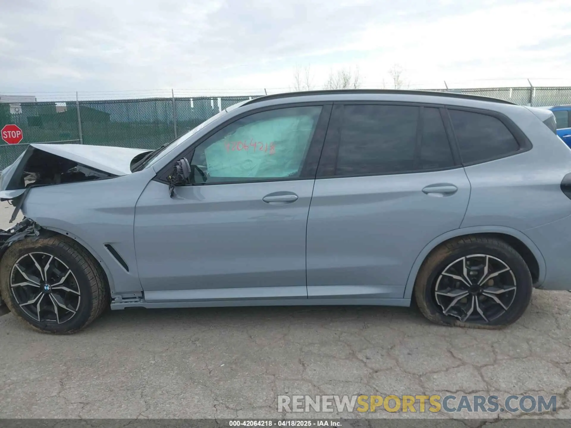 14 Photograph of a damaged car 5UX53DP06P9P05626 BMW X3 2023