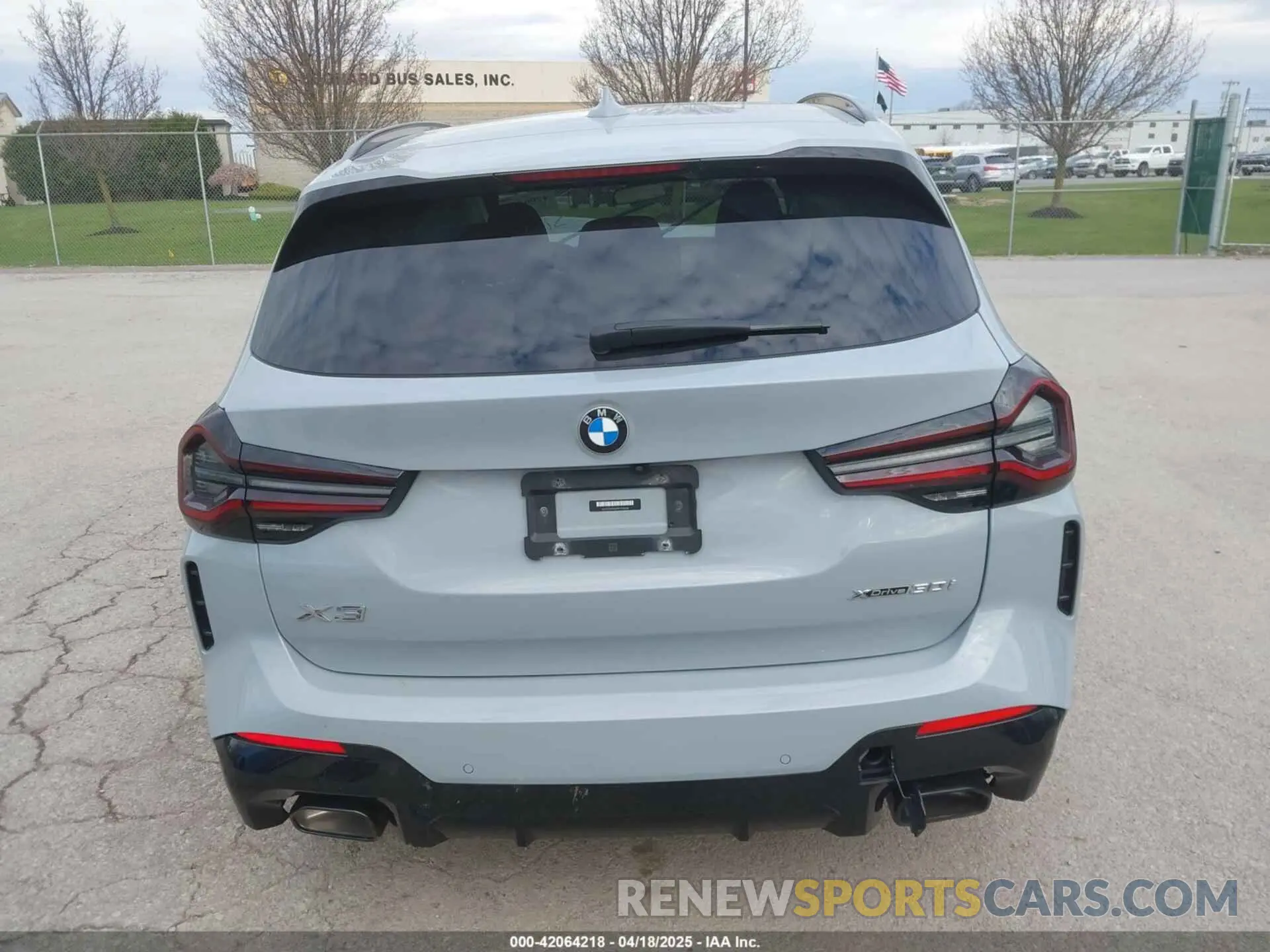 16 Photograph of a damaged car 5UX53DP06P9P05626 BMW X3 2023