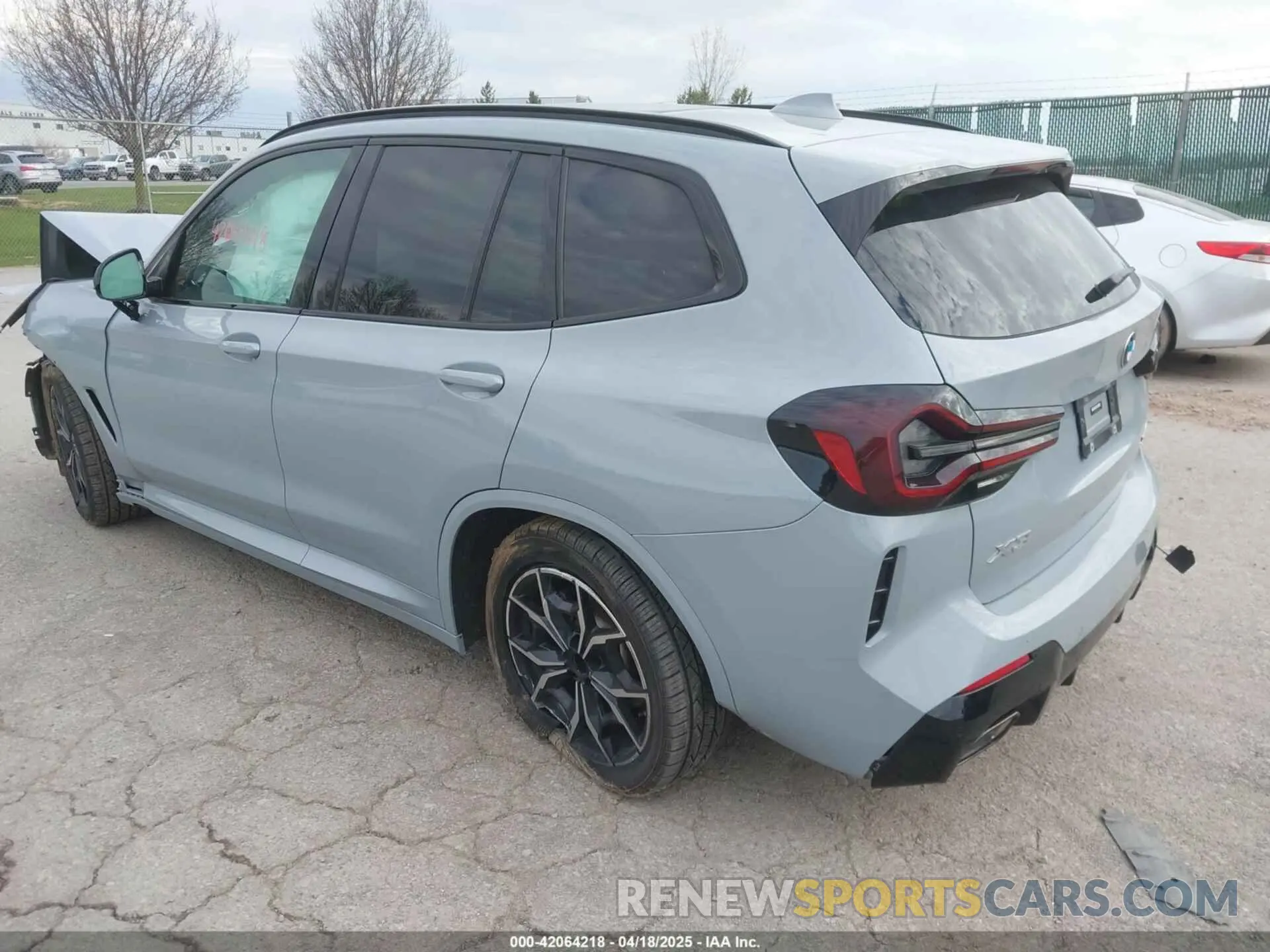 3 Photograph of a damaged car 5UX53DP06P9P05626 BMW X3 2023