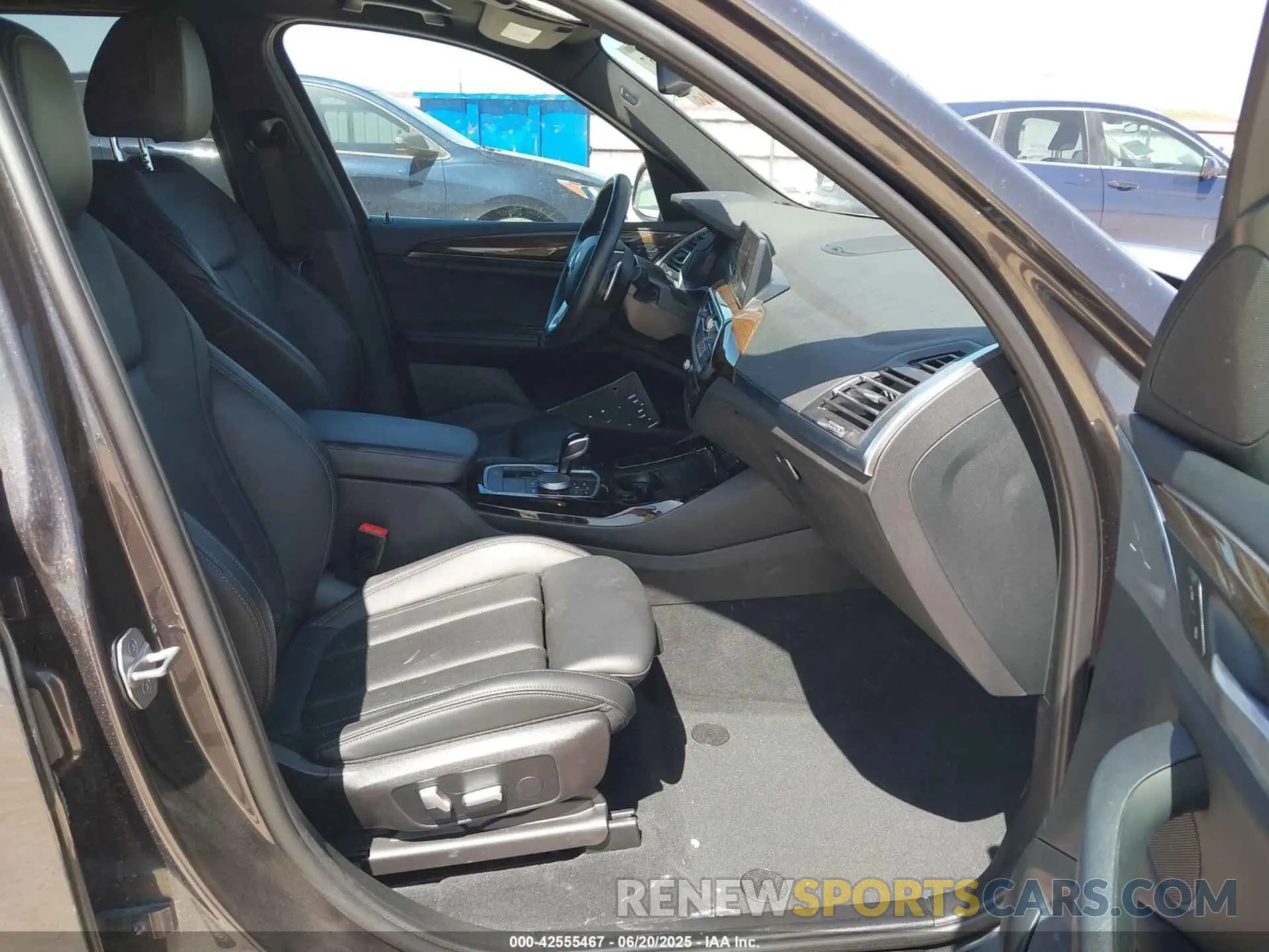 5 Photograph of a damaged car 5UX53DP06P9R43735 BMW X3 2023